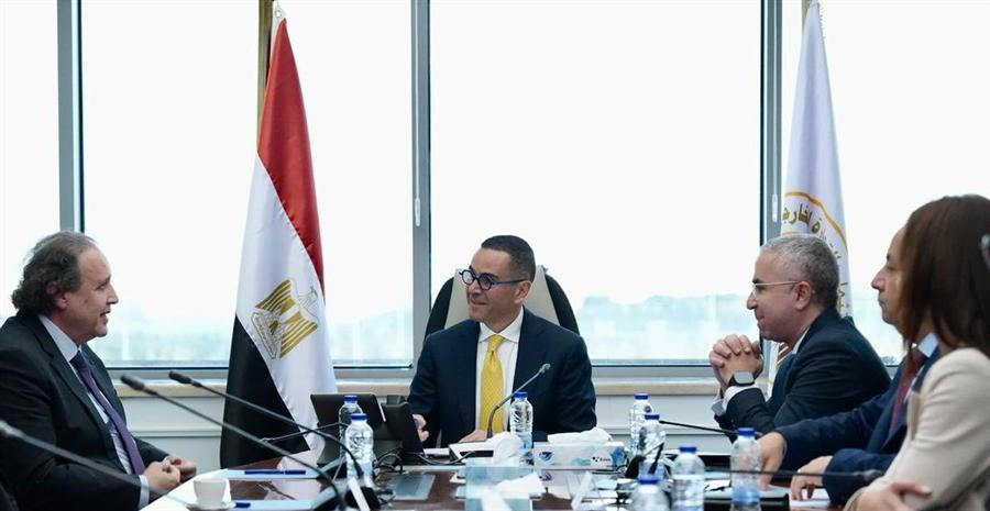 الخطيب يبحث مع Brandix خطط الاستثمار والتوسع في صناعة الملابس الجاهزة